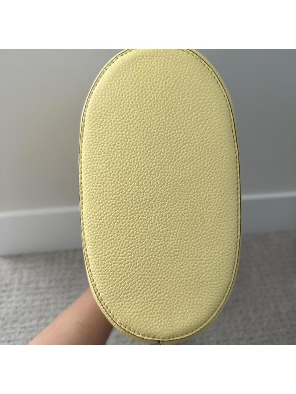 Tory Burch McGraw Leather Bucket Bag Vintage Yellow NWT FLAW - Picture 5 of 9